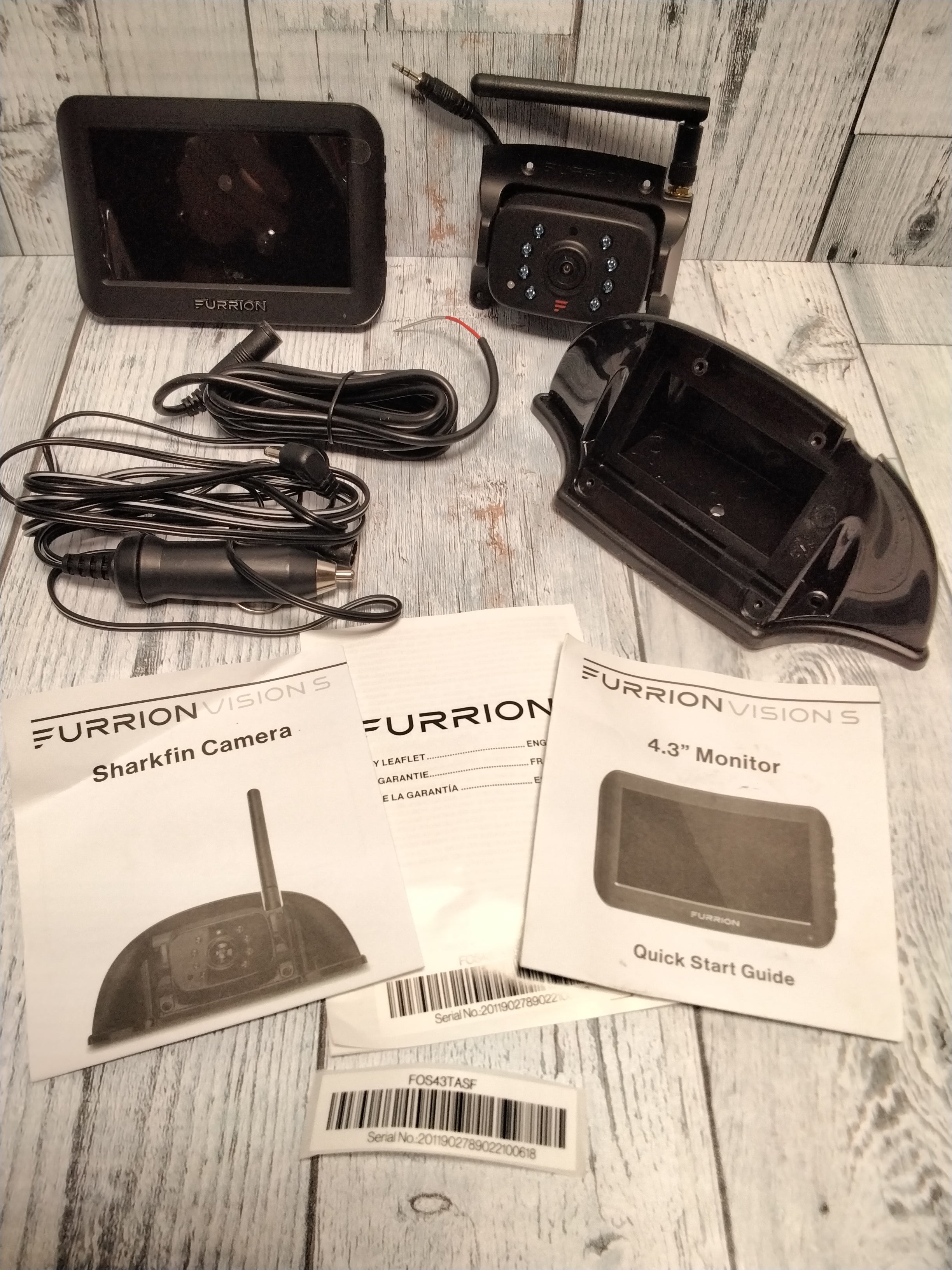 Furrion Vision S 4.3 Inch Wireless RV Backup System with 1 Rear Sharkfin Camera (7896729518318)